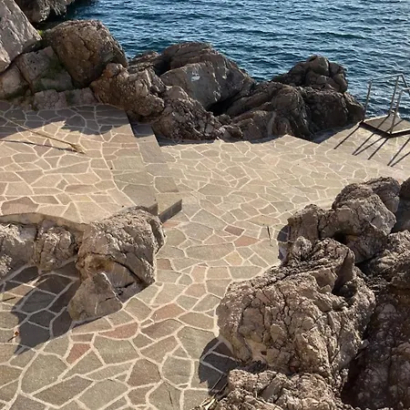 Perfect House Beachfront By Guide Lovran