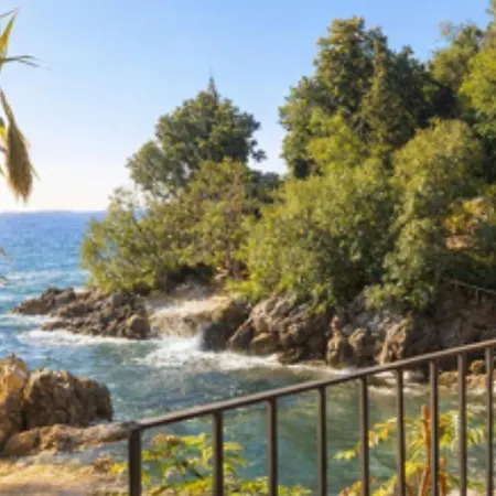 Perfect House Beachfront By Guide Lovran