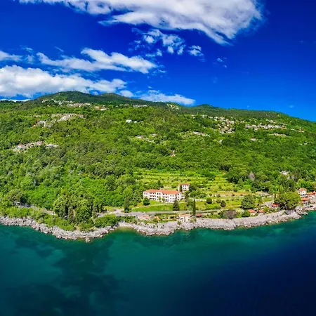 Perfect House Beachfront By Guide Vila Lovran