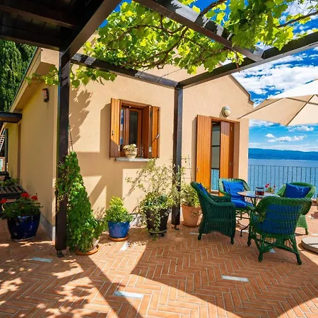 Perfect House Beachfront By Guide Lovran