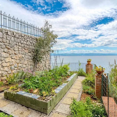 Perfect House Beachfront By Guide Lovran