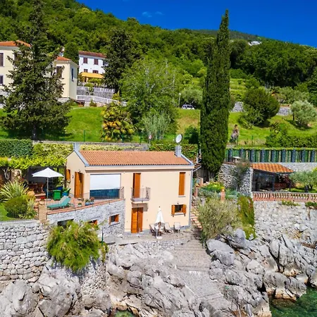 Perfect House Beachfront By Guide Vila