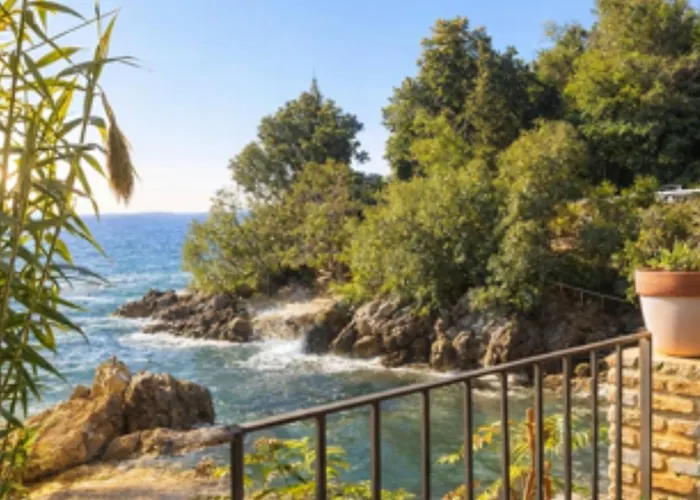 Perfect House Beachfront By Guide Lovran